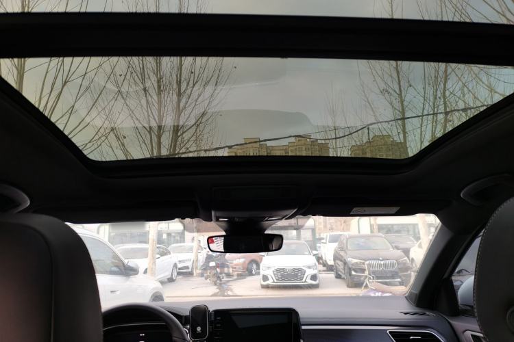 Used Volkswagen T-ROC 2025 300TSI DSG Two-Wheel Drive Chen Guang Edition
