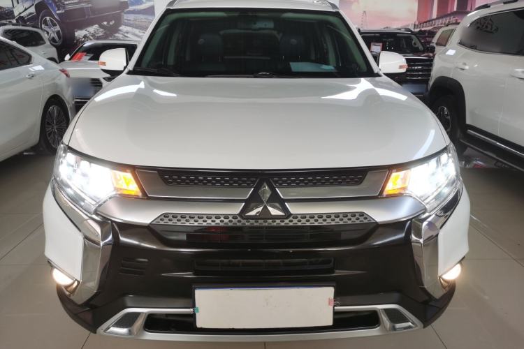 Used Mitsubishi Outlander 2019 2.4L 4x4 Zhi Xiang Edition 7 Seats China VI Standard
