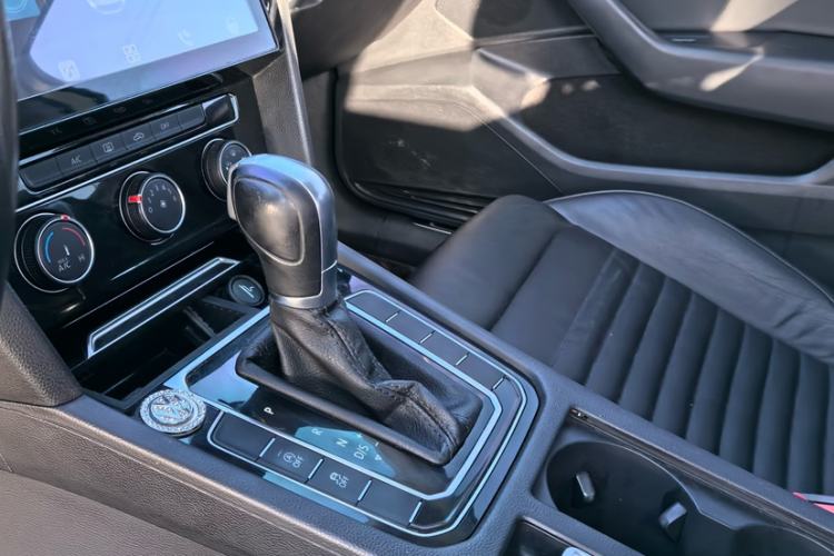 Used Volkswagen Magotan 2018 330TSI DSG Advanced Model
