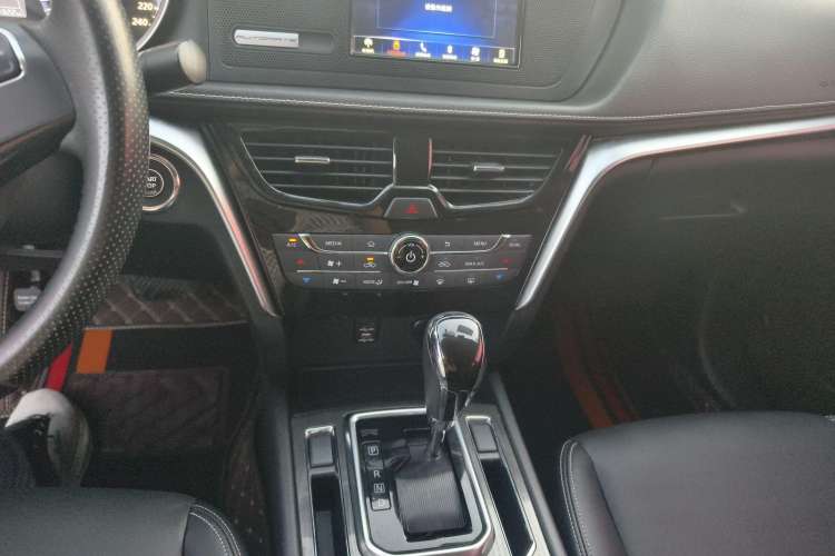 Used Venucia T90 2017 2.0L CVT Smart Edition
