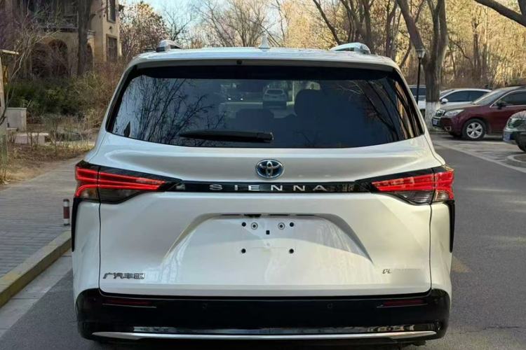 Used Toyota Sienna 2021 2.5L Hybrid Platinum Edition