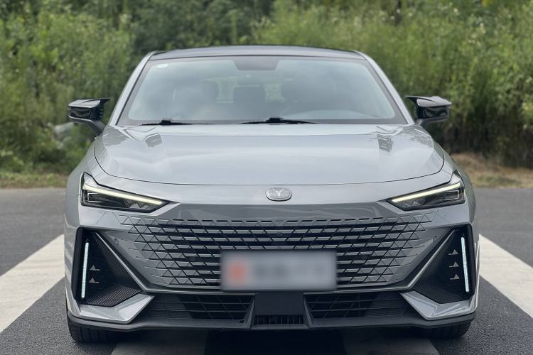 Used Changan UNI-V 2022 1.5T Prestige Version
