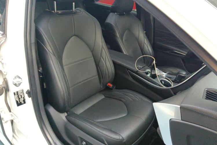 Used Toyota Avalon 2019 Dual-Engine 2.5L XLE Prestige Version China VI Standard
