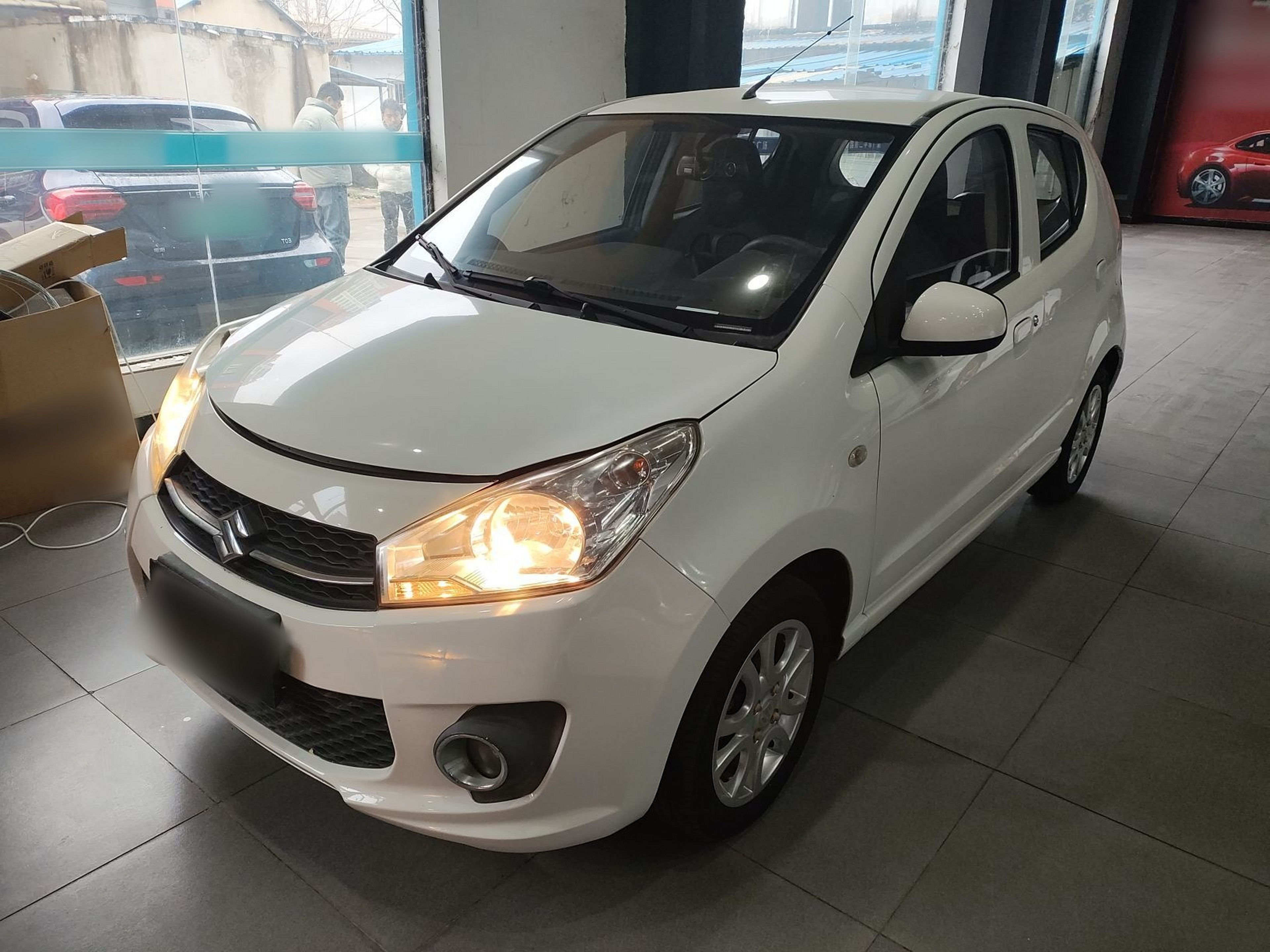 Под передней частью автомобиля