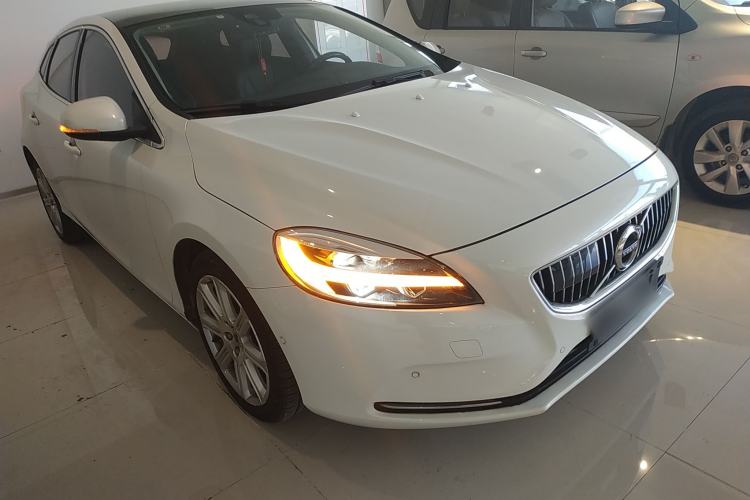 Used Volvo V40 2017 T3 Zhiya Edition
