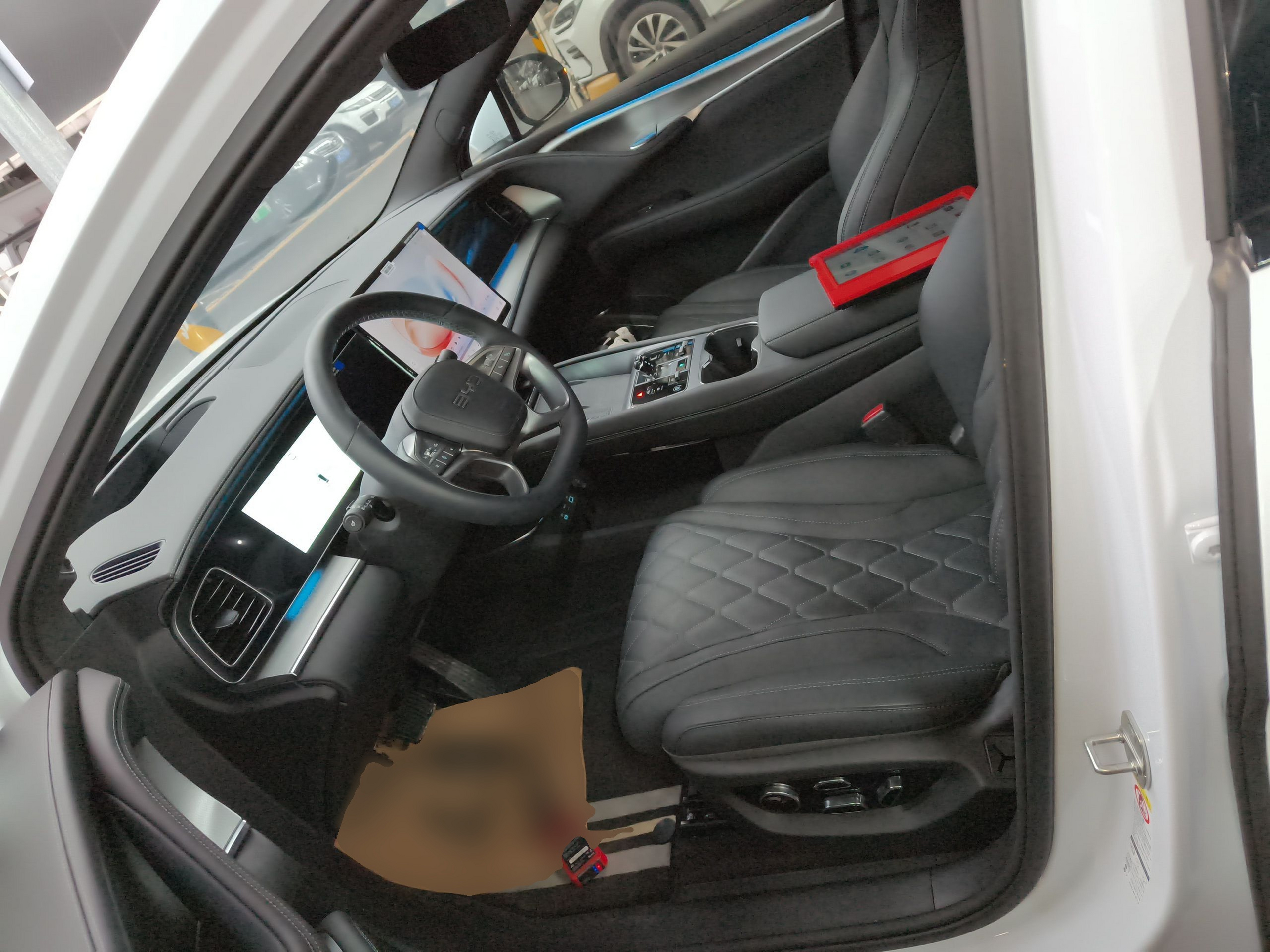 المقاعد الأمامية داخل السيارة