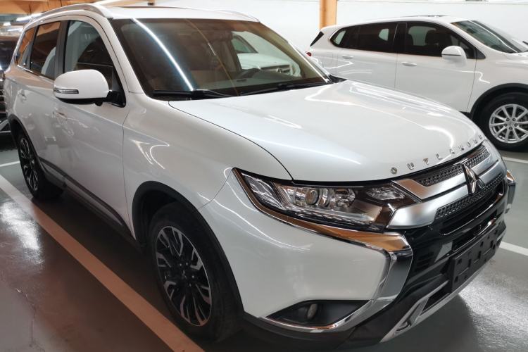 Used Mitsubishi Outlander 2019 2.0L Two-Wheel Drive Comfort Edition 5 Seats China VI Standard
