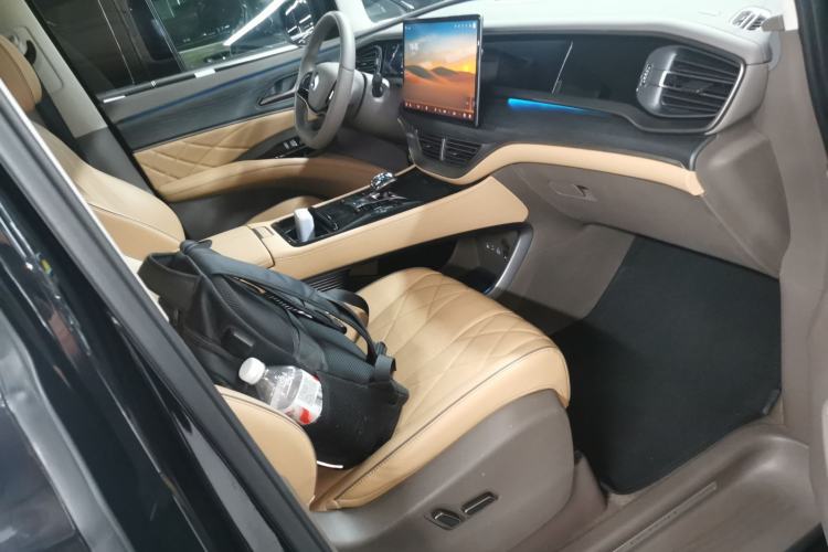 Used Denza D9 2024 DM-i 980 Four-Wheel Drive Prestige Model
