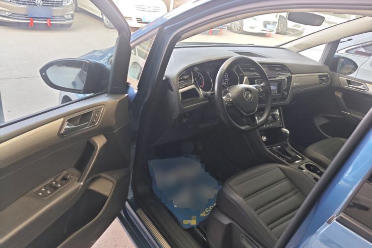 Used Volkswagen Touran 2016 Volkswagen Touran L 280TSI DSG Comfort Edition