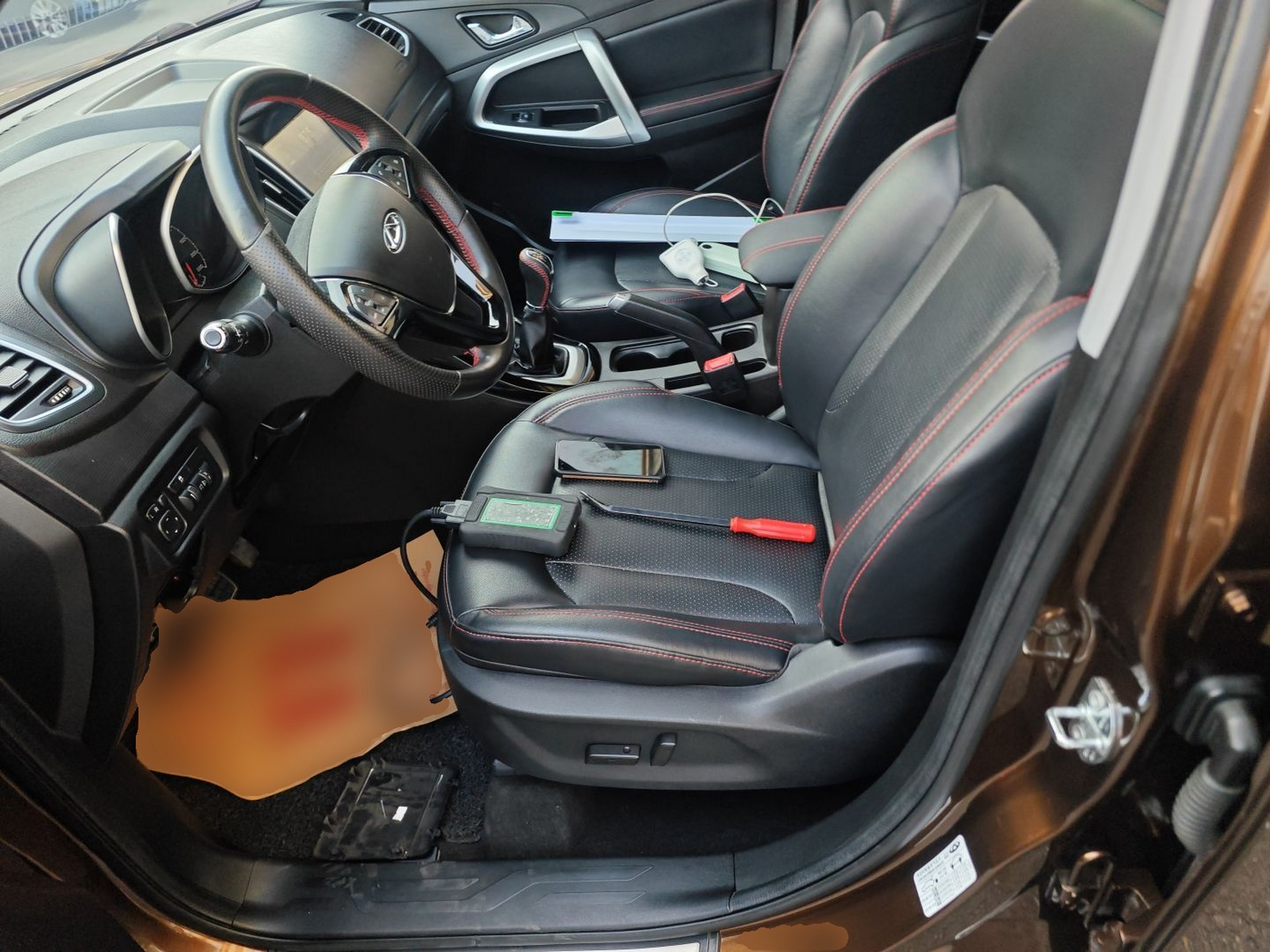 المقاعد الأمامية داخل السيارة