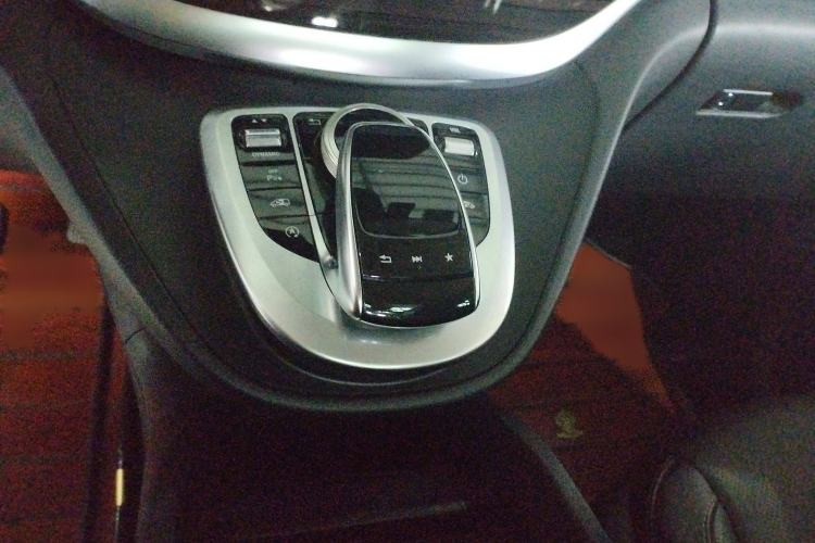 Used Mercedes-Benz V-Class 2018 V 260 Avantgarde Edition China VI
