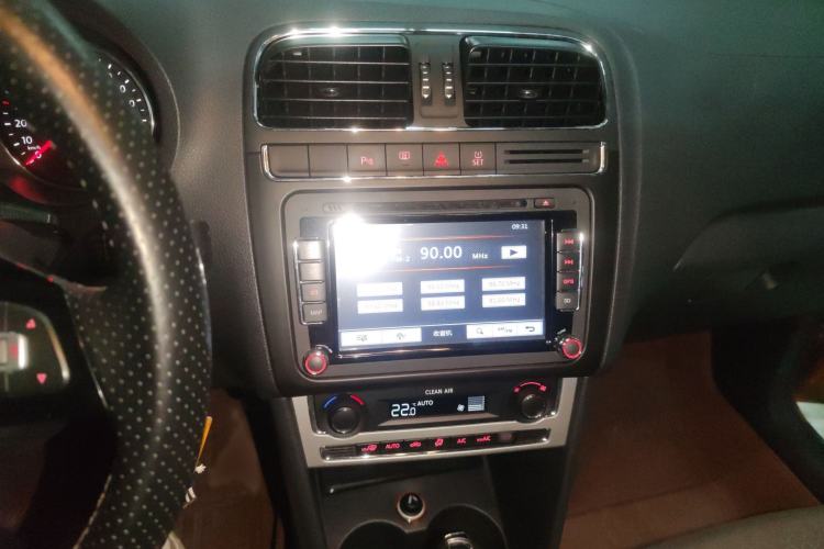 Used Volkswagen Polo 2016 1.6L Cross Polo Automatic
