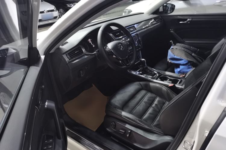 Used Volkswagen Passat 2017 280TSI DSG Luxury Edition
