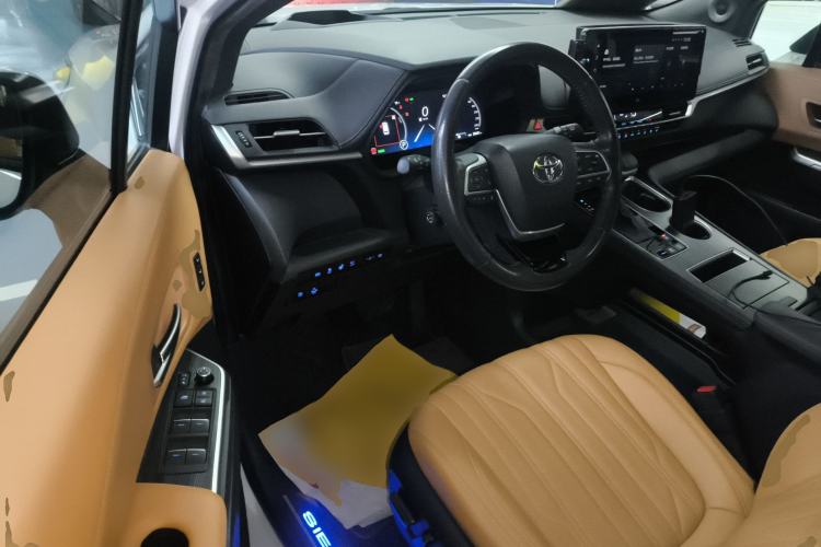 Used Toyota Sienna 2021 2.5L Hybrid Platinum Edition
