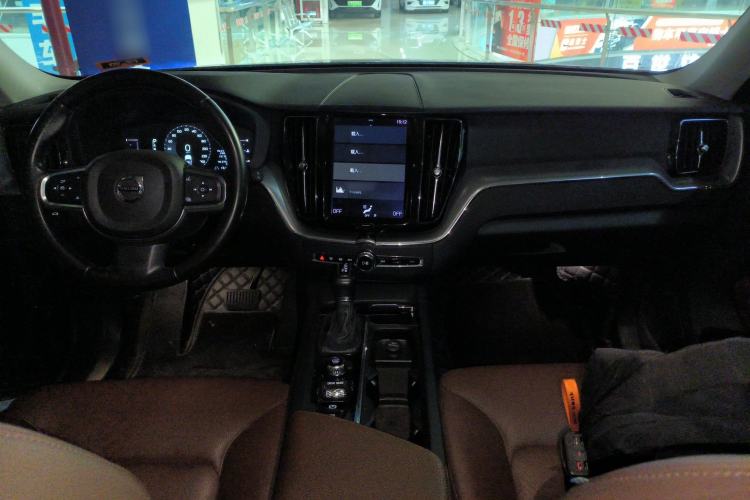 Used Volvo XC60 2019 T5 4x4 Smart Edition China VI Standard
