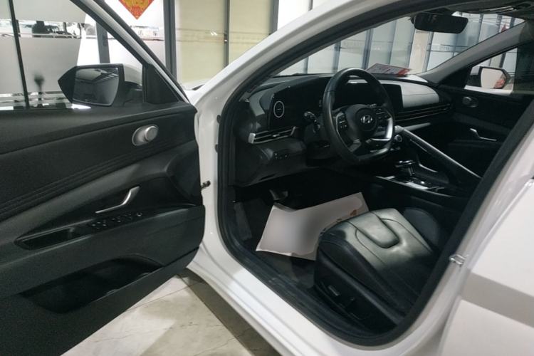 Used Hyundai Elantra 2023 1.5L CVT LUX Prestige Edition