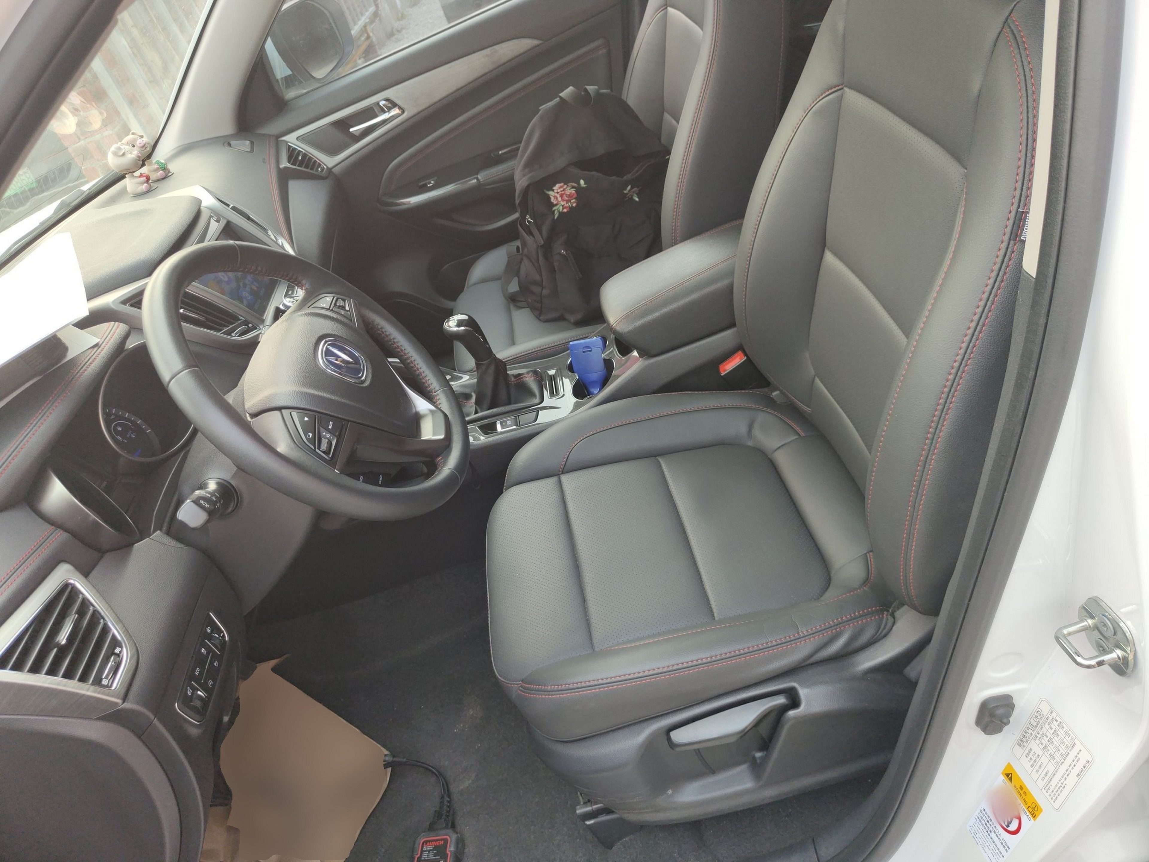 Переднее сиденье в автомобиле