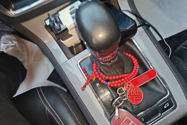 Used Roewe RX5 2016 30T Two-Wheel Drive Automatic Internet Smart Edition
