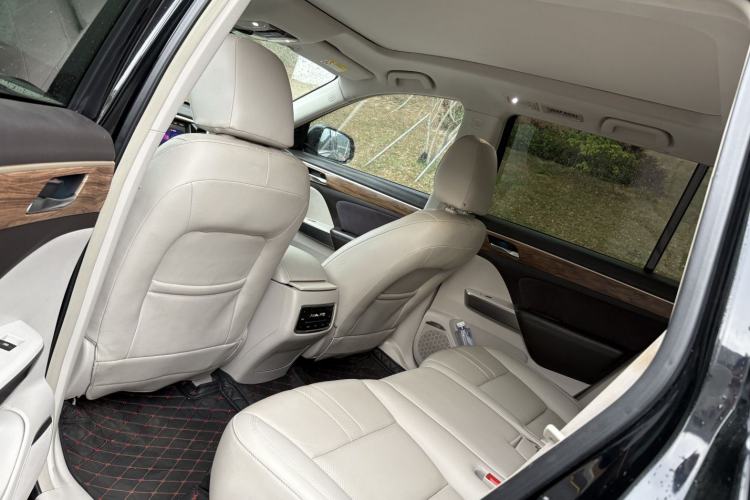 Used GAC Trumpchi GS8 2017 320T Two-Wheel Drive Luxury Smart Connectivity Version (7 Seats)
