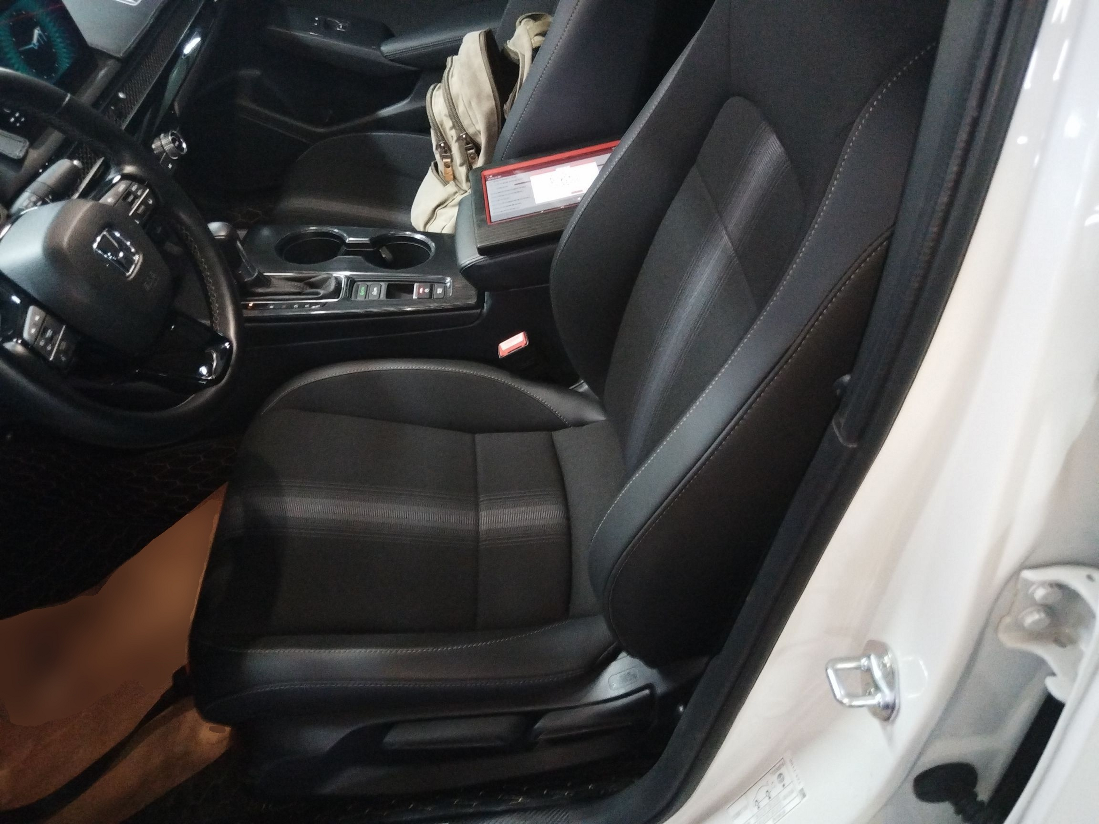 Переднее сиденье в автомобиле