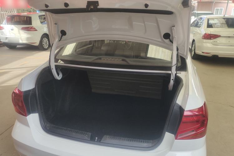 Used Volkswagen Jetta 2017 1.4L Manual Fashion Edition