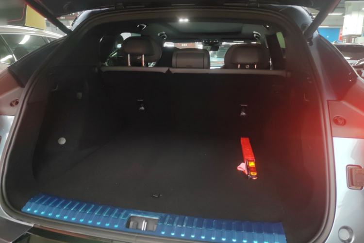 Used Lynk & Co 08 EM-P 2025 220 km All-Wheel-Drive Performance Halo