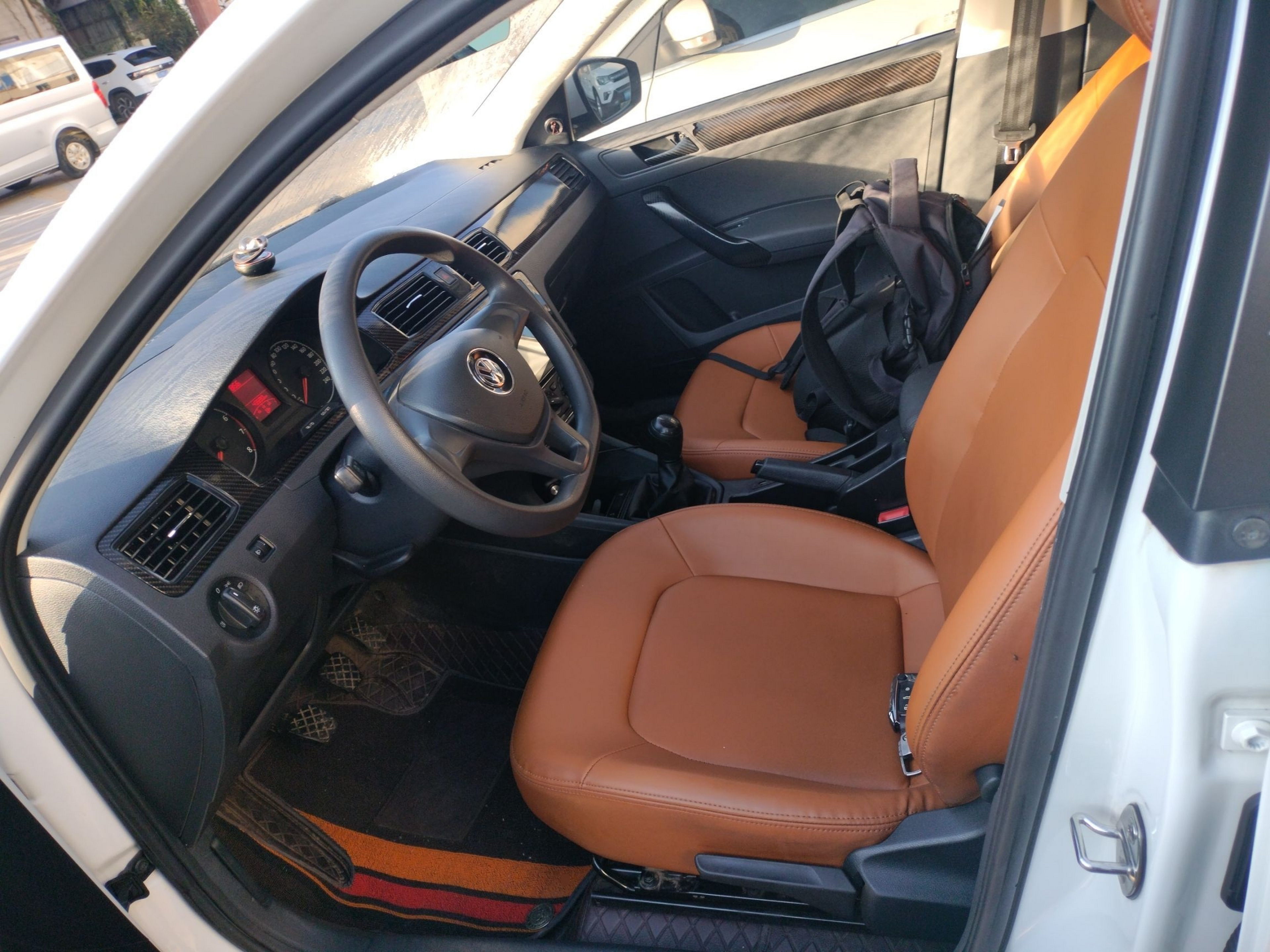 Переднее сиденье в автомобиле