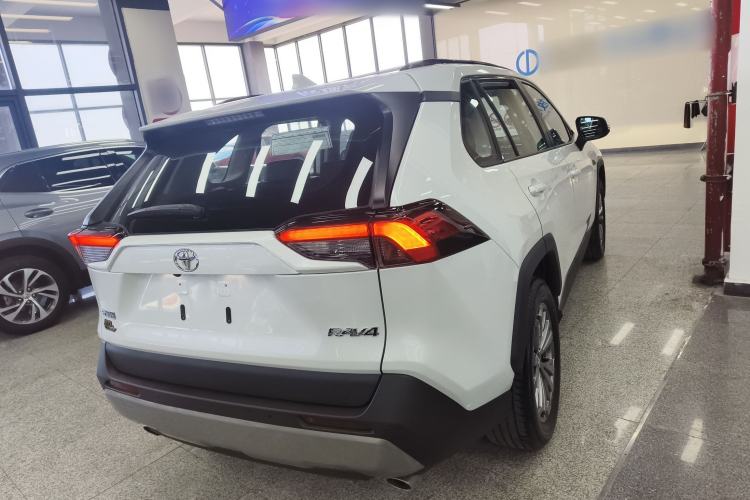 Used Toyota RAV4 2023 2.0L CVT Two-Wheel Drive Fashion Plus Edition
