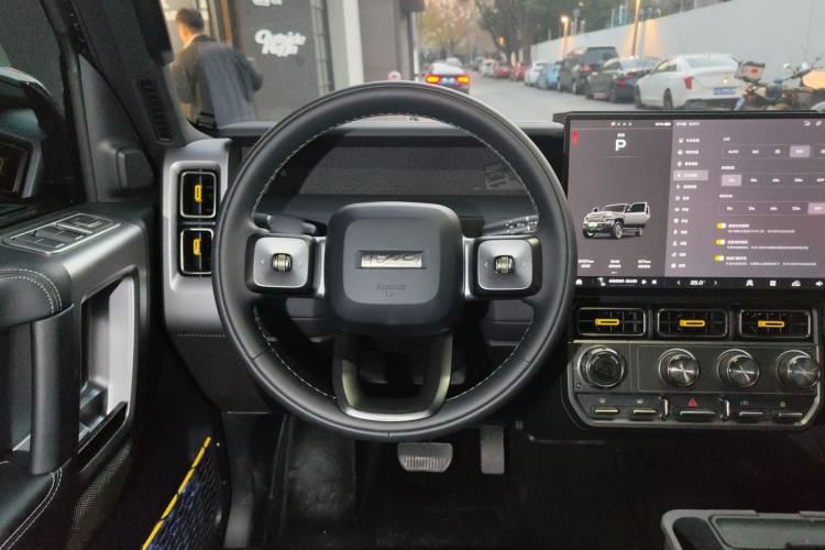 Used  V23 2025 401 Two-Wheel Drive Intelligent Driving Version
