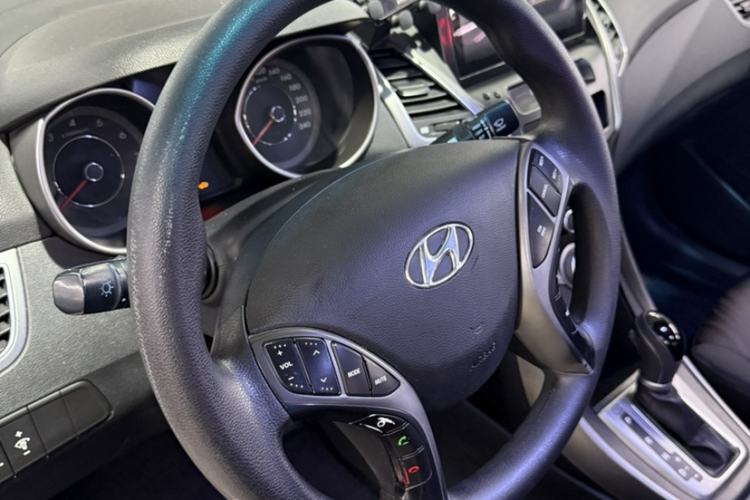 Used Hyundai Elantra 2015 1.6L Automatic Fashion Model