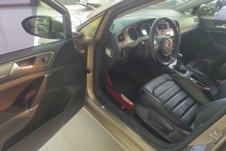 Used Volkswagen Golf 2016 230TSI Automatic Luxury Version
