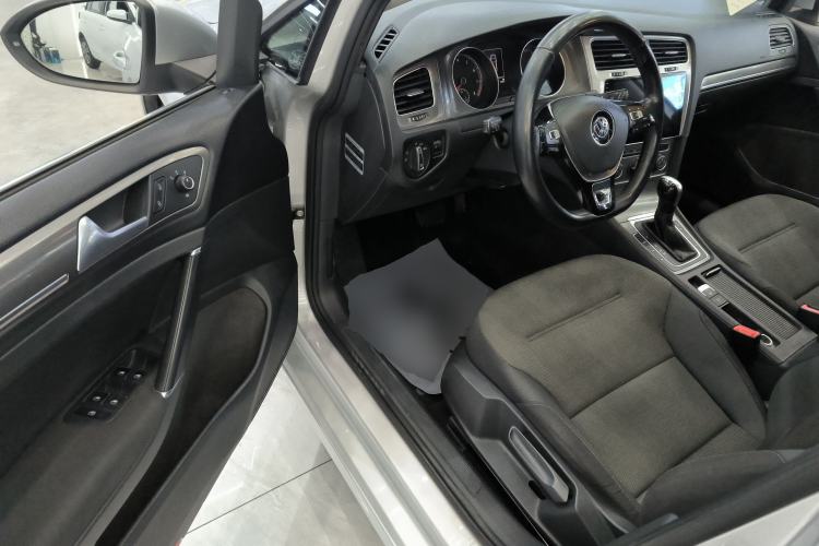 Used Volkswagen Golf 2015 1.6L Automatic Comfort Model
