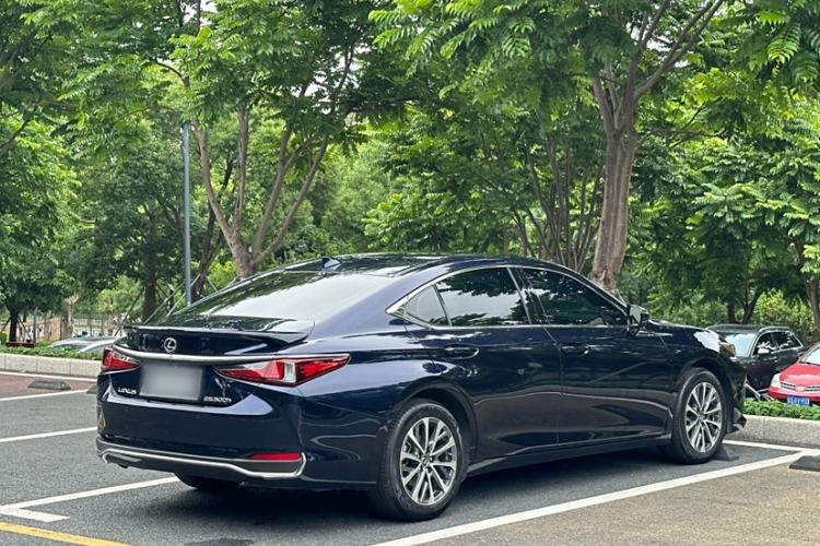 Used Lexus ES 2022 300h Excellence Edition
