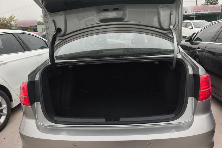 Used Volkswagen Sagitar 2017 230TSI Automatic Comfort Version
