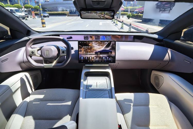 Used  12 2025 Max Extended-Range Edition
