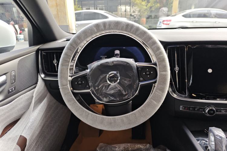 Used Volvo S60 2025 B4 Zhiyi Luxury Edition
