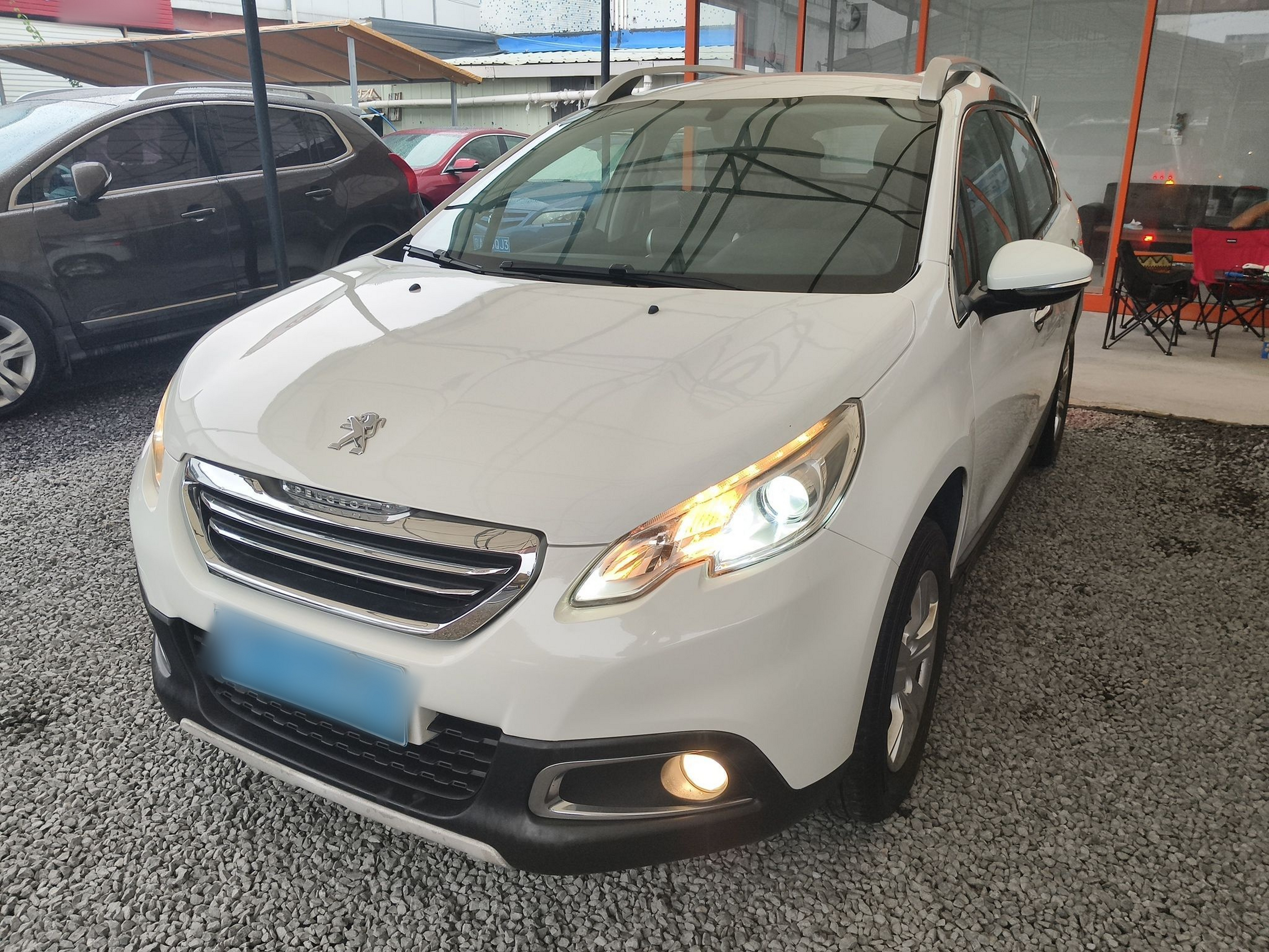 Под передней частью автомобиля