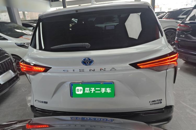 Used Toyota Sienna 2021 2.5L Hybrid Premium Edition

