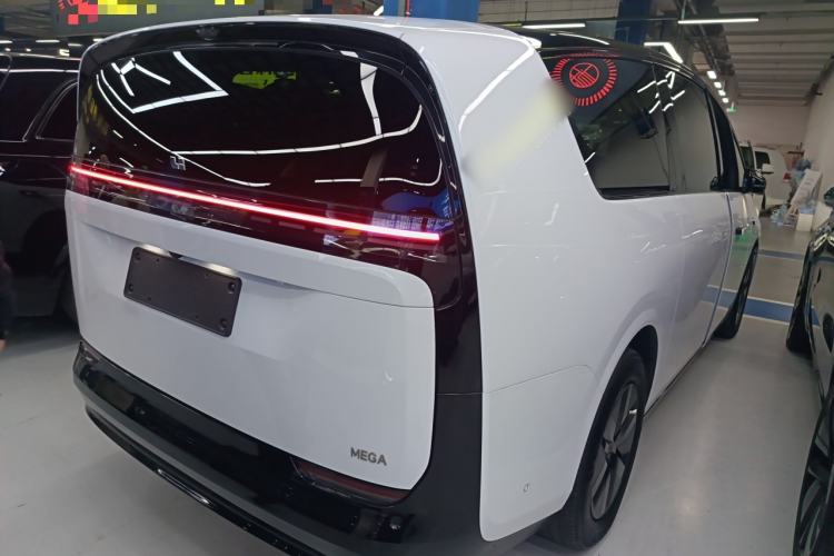 Used Li Auto MEGA 2024 Ultra Model
