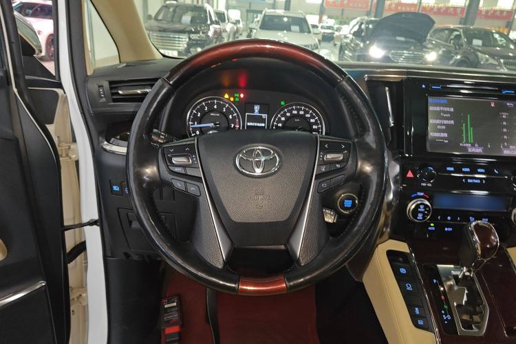 Used Toyota Alphard 2015 3.5L Luxury Edition
