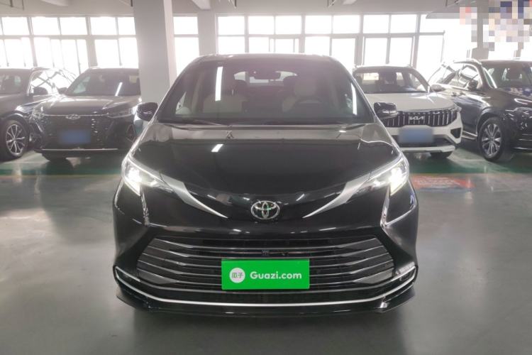 Used Toyota Sienna 2024 2.5L Hybrid Luxury Edition
