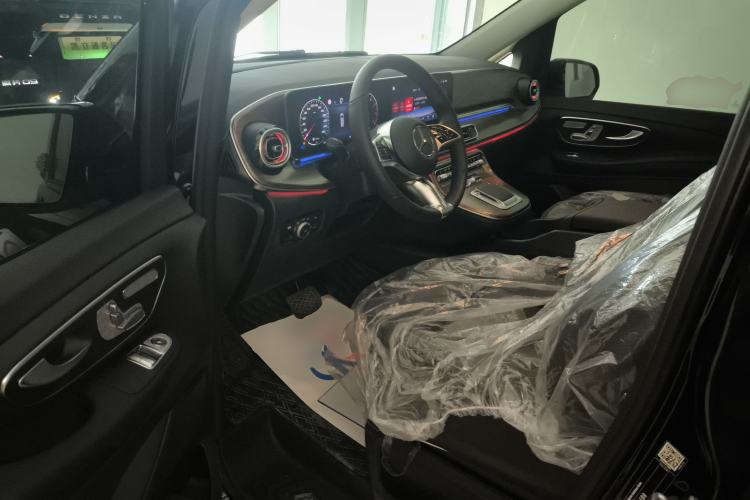 Used Mercedes-Benz V-Class 2024 V 300 Pilot Edition
