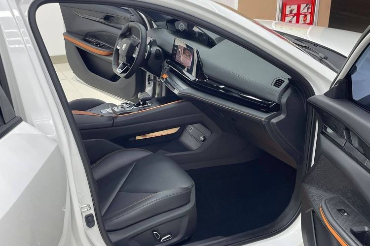 Used Changan UNI-V 2022 1.5T Prestige Version
