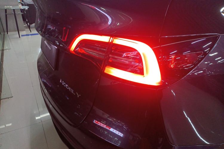 Used Tesla Model Y 2024 Long-Range All-Wheel-Drive Version
