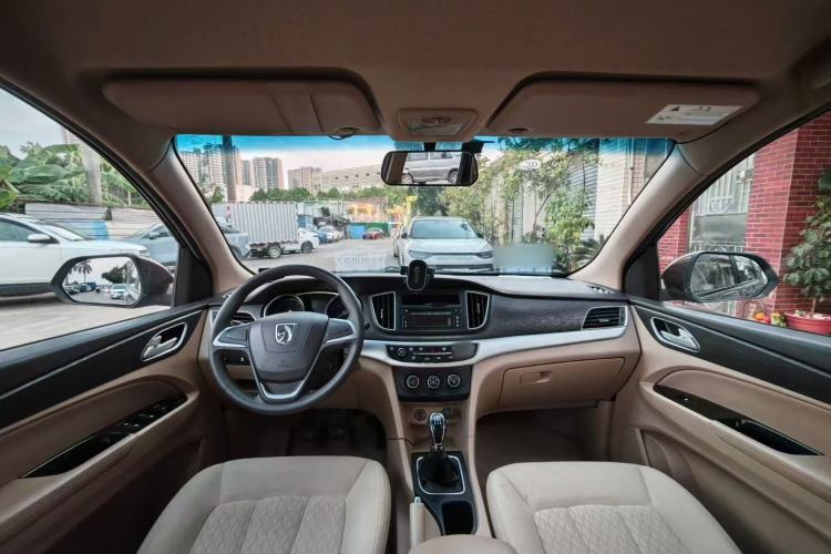 Used Baojun 730 2016 Revised 1.5L Manual Standard Version 7 Seats China V Emission Standard