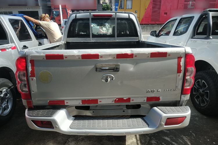 Used Great Wall Wingle 5 2017 2.0T European Version Diesel Two-Wheel Drive Advanced Large Double-Cab GW4D20E
