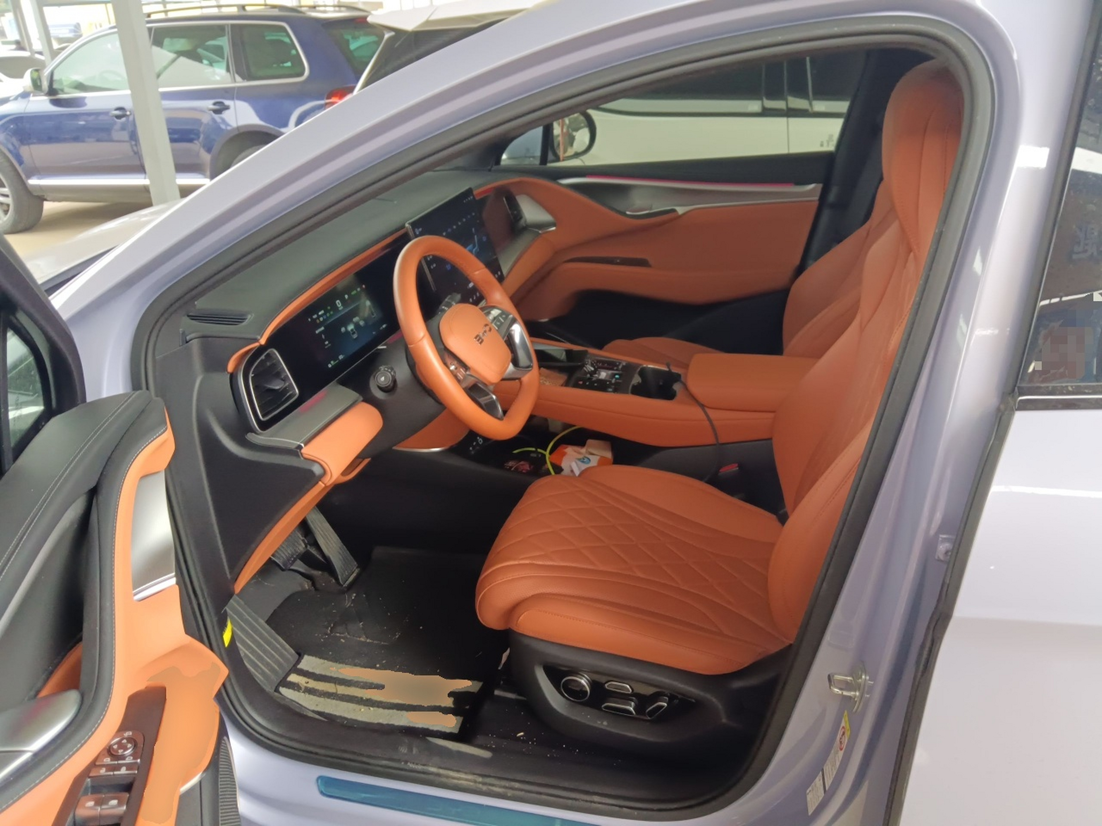 المقاعد الأمامية داخل السيارة