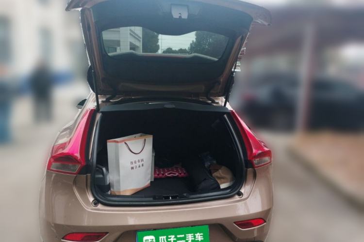 Used Volvo V40 2014 2.0T Zhiya Edition
