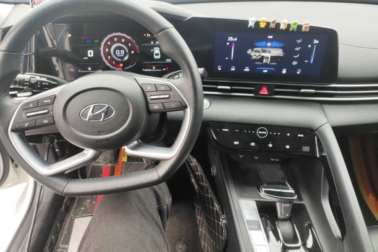 Used Hyundai Elantra 2022 1.5L CVT LUX Prestige Edition
