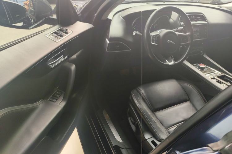 Used Jaguar F-PACE 2018 2.0T Two-Wheel Drive Urban Deluxe Edition
